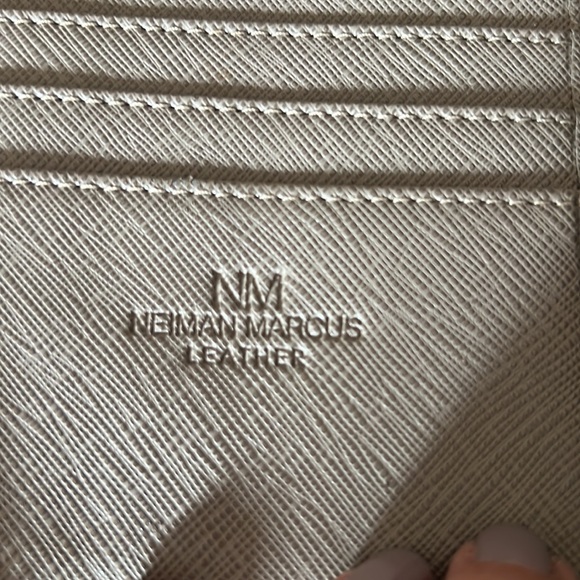 NEIMAN MARCUS RED LEATHER ZIPPIE WALLET - Picture 4 of 7